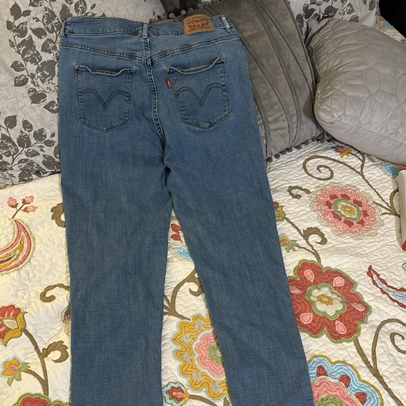 Levi’s - Picture 3 of 8